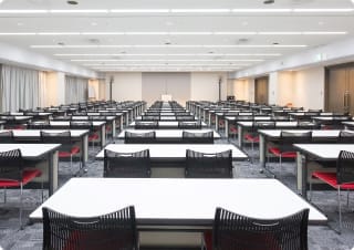 10～300名まで。さまざまな利用用途に対応できる12種類の会議室です