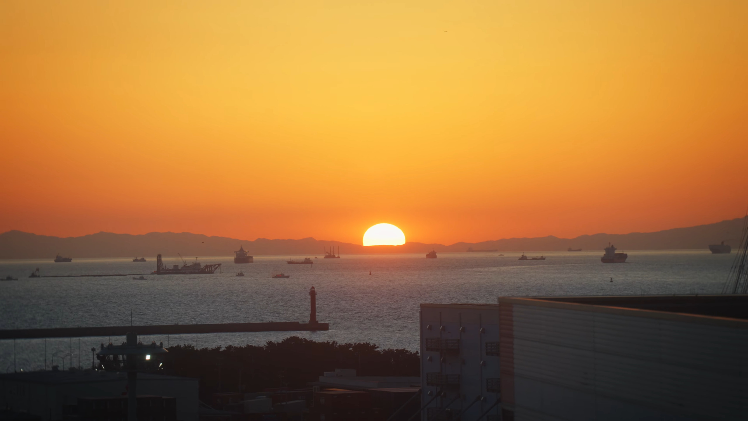 ウミエール広場から見える大阪湾の夕日